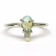 Stříbrný prsten s opálem