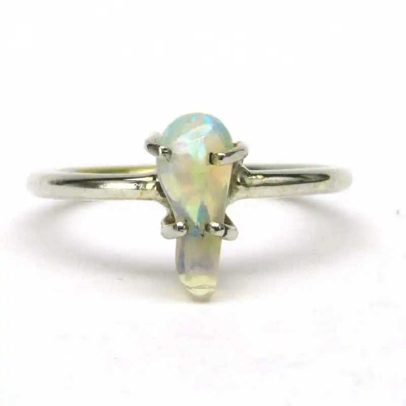 Stříbrný prsten s opálem