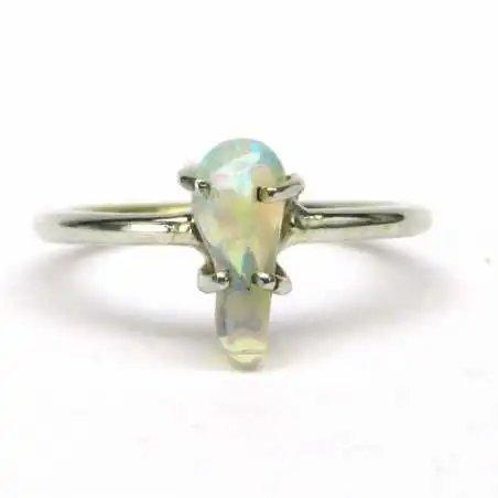 Stříbrný prsten s opálem