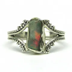 Stříbrný prsten s opálem