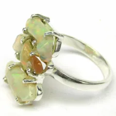 Stříbrný prsten s opálem