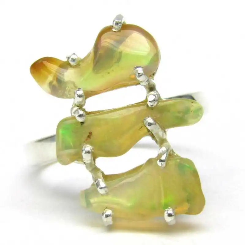 Stříbrný prsten s opálem