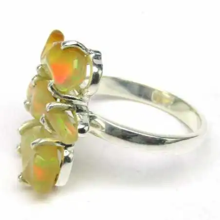 Stříbrný prsten s opálem