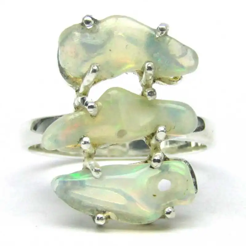 Stříbrný prsten s opálem