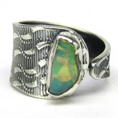 Stříbrný prsten s opálem
