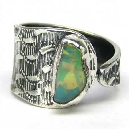 Stříbrný prsten s opálem