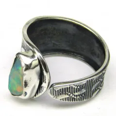 Stříbrný prsten s opálem