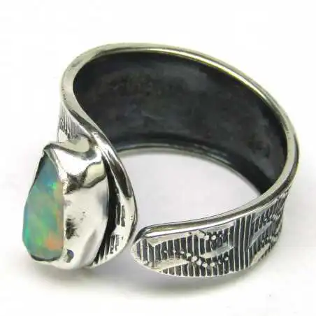 Stříbrný prsten s opálem