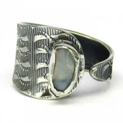 Stříbrný prsten s opálem