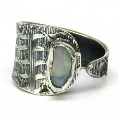 Stříbrný prsten s opálem