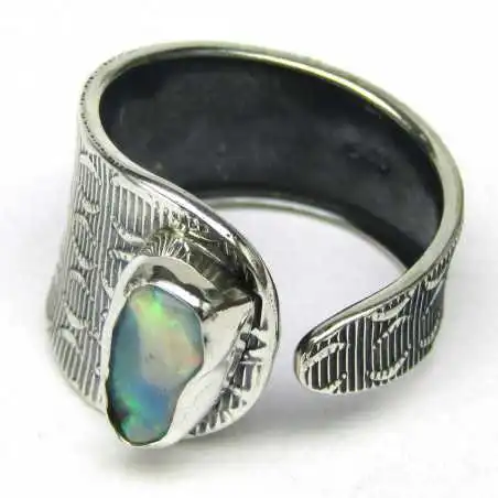 Stříbrný prsten s opálem