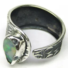 Stříbrný prsten s opálem