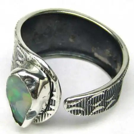 Stříbrný prsten s opálem