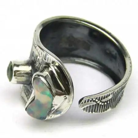 Stříbrný prsten s opálem