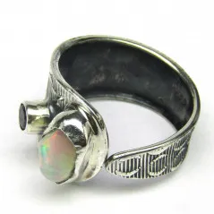 Stříbrný prsten s opálem