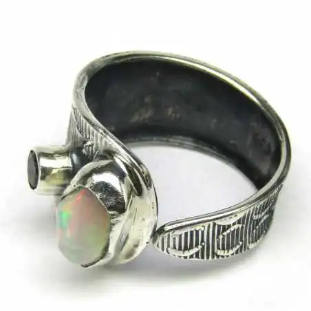 Stříbrný prsten s opálem