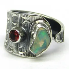 Stříbrný prsten s opálem