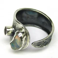 Stříbrný prsten s opálem