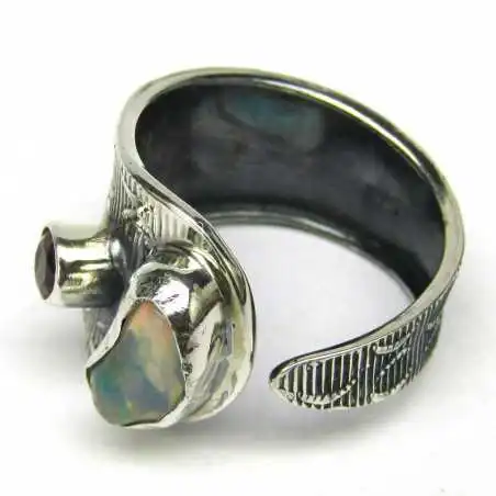 Stříbrný prsten s opálem