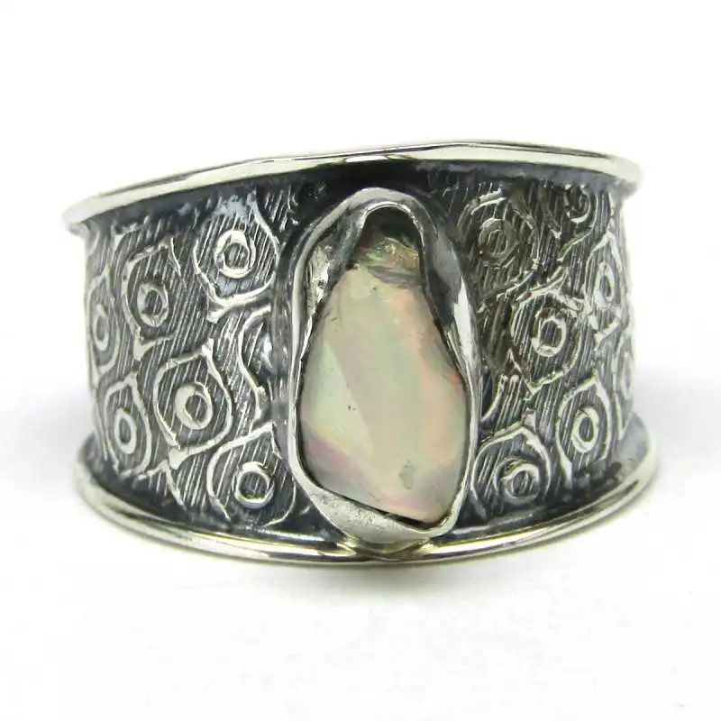 Stříbrný prsten s opálem