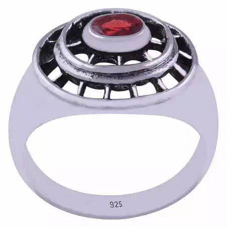 Stříbrný prsten s granátem