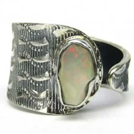 Stříbrný prsten s opálem