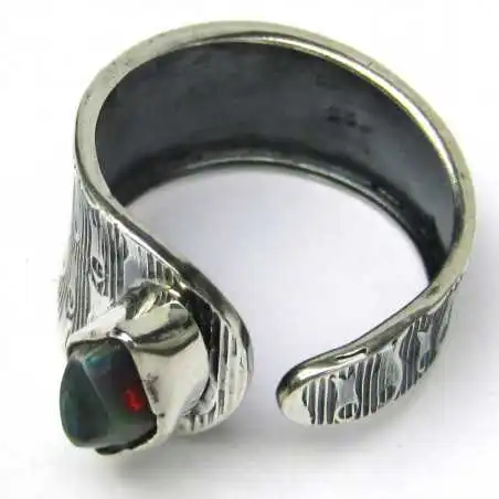 Stříbrný prsten s opálem