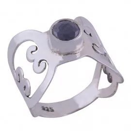 Stříbrný prsten se safírem