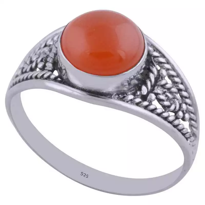Stříbrný prsten s karneolem