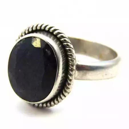 Stříbrný prsten se safírem