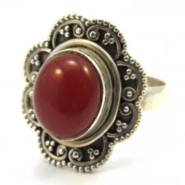 Stříbrný prsten s karneolem