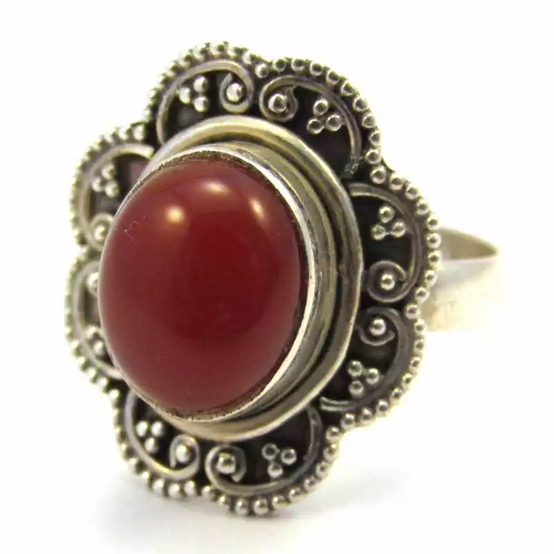 Stříbrný prsten s karneolem