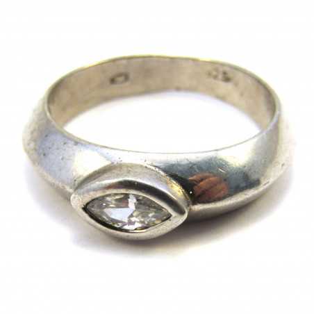 Stříbrný prsten se zirkonem