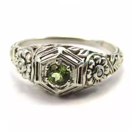 Stříbrný prsten s olivínem
