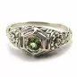 Stříbrný prsten s olivínem