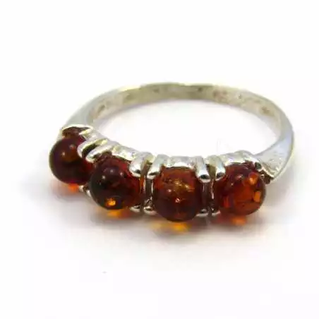 Stříbrný prsten s jantarem
