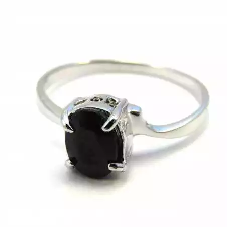 Stříbrný prsten se safírem