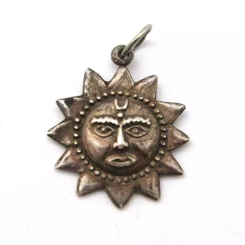 Stříbrný přívěsek slunce z Mexika