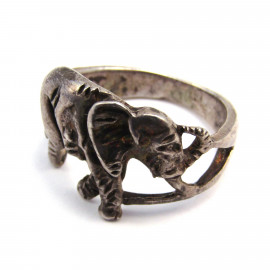 Stříbrný prsten slon