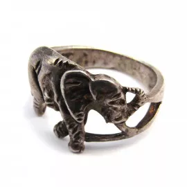 Stříbrný prsten slon