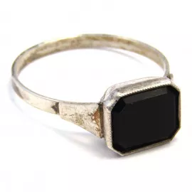Stříbrný prsten s onyxem