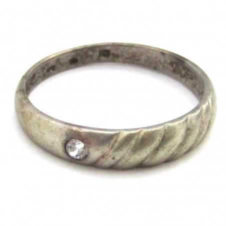 Stříbrný prsten s bílým safírem