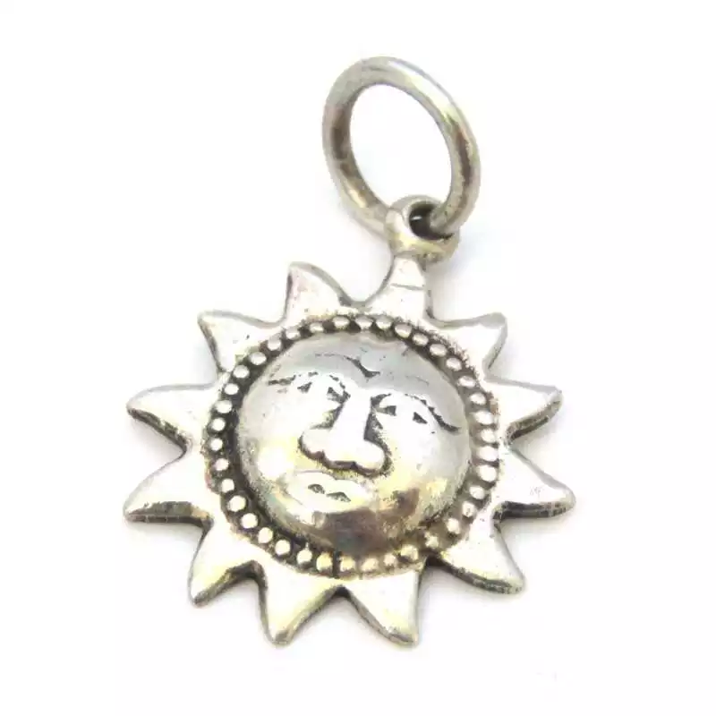 Stříbrný přívěsek slunce