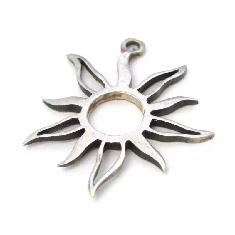 Stříbrný přívěsek slunce