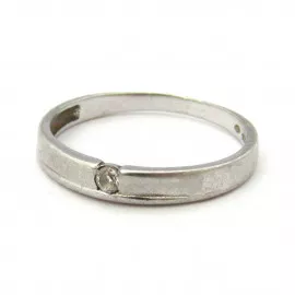 Stříbrný prsten s bílým safírem