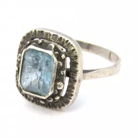 Stříbrný prsten s topazem