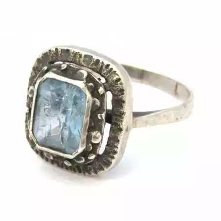 Stříbrný prsten s topazem