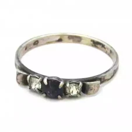 Stříbrný prsten se safírem