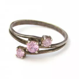 Stříbrný prsten s růžovými safíry