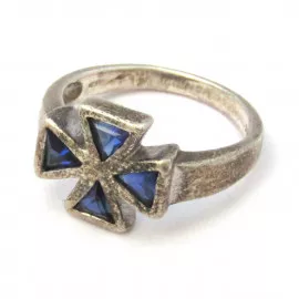 Stříbrný prsten s iolity